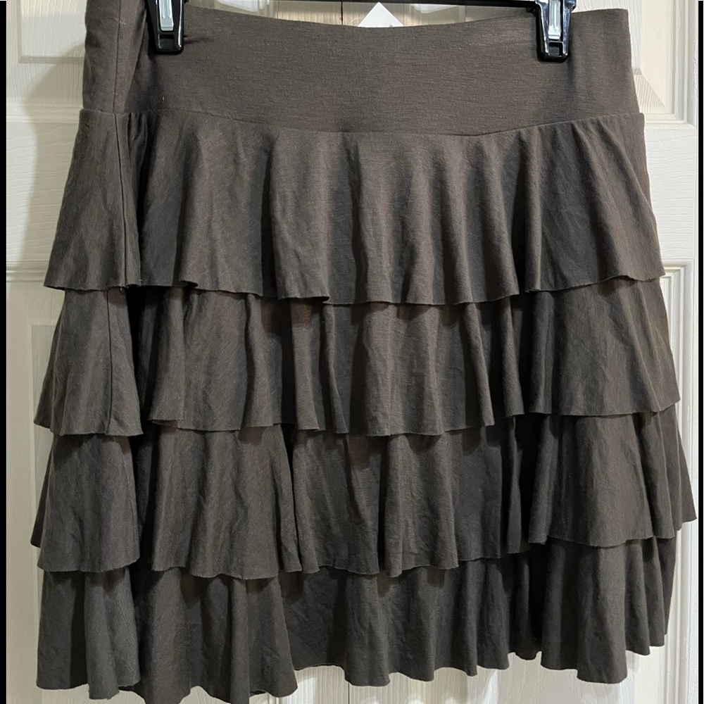 Suzy Shier Light Brown Mini Tiered Skirt in Size Large